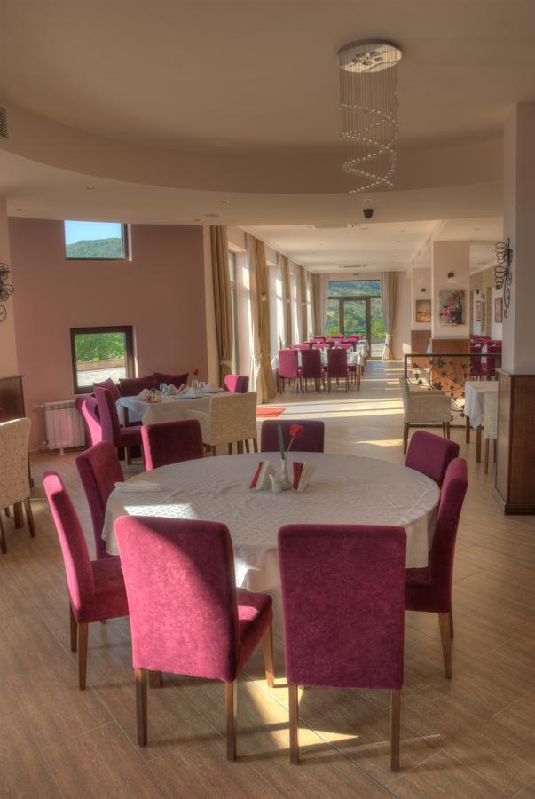 Hotel Chateau Des Bergers Tărgovište Esterno foto
