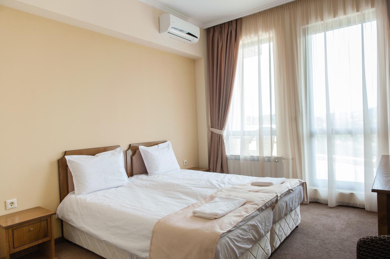 Hotel Chateau Des Bergers Tărgovište Esterno foto